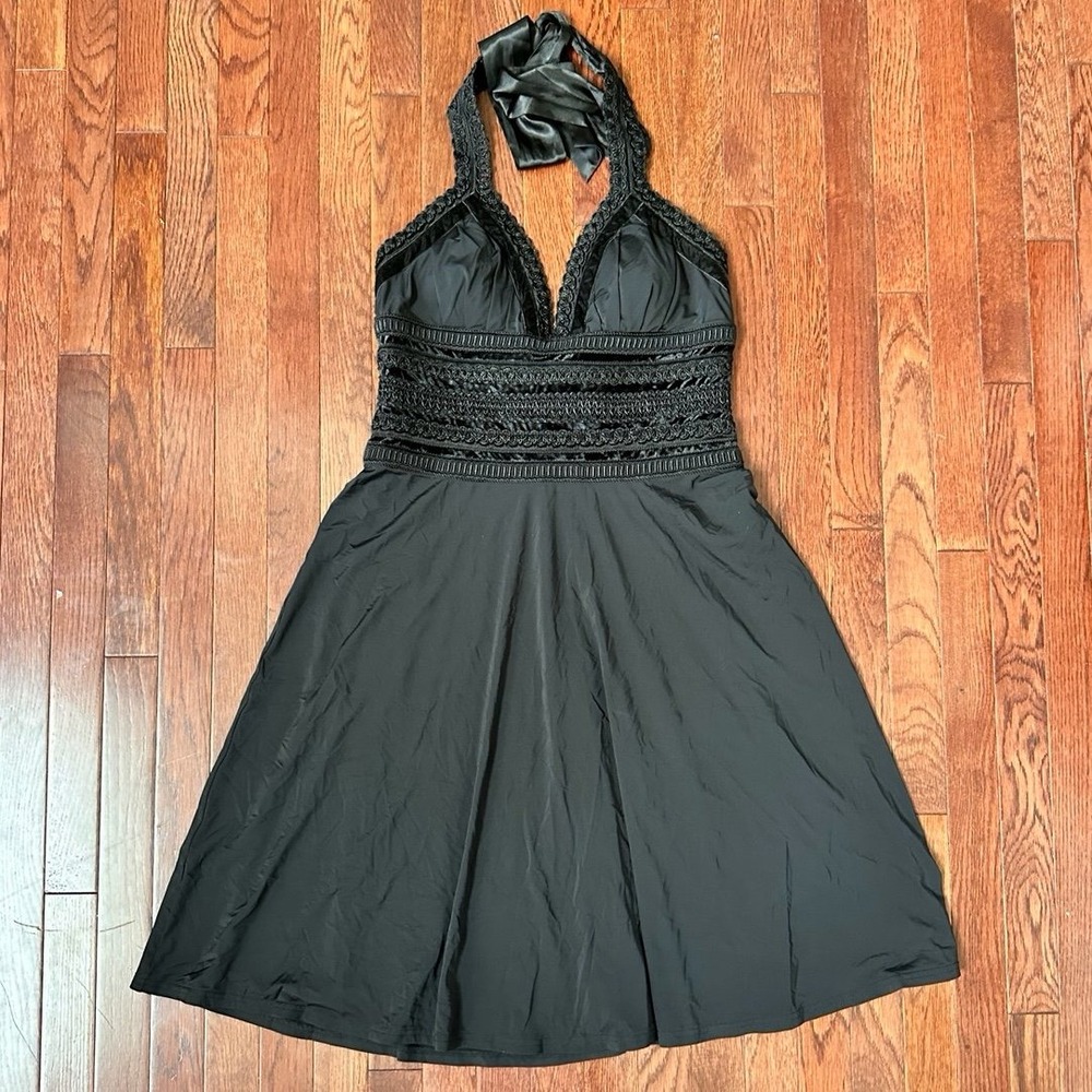 White House Black Market Halter Neck Embroidered Velvet Cocktail Dress Size 14